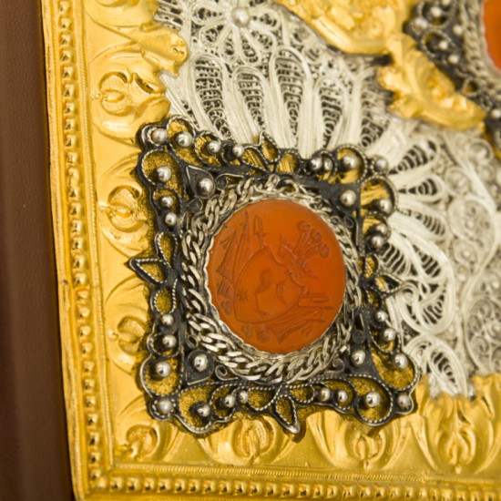 Подарункове видання киги "Козацька Україна" з ювелірним декором та сердоліковими печатками у дерев'яному футлірі