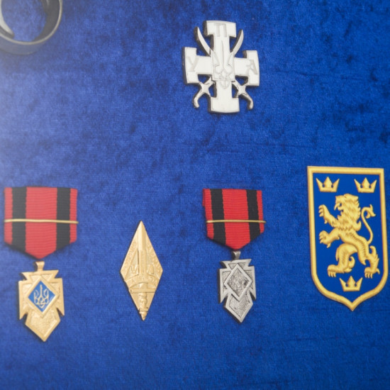 Сувенір "Пістолет Парабелум з нагородами УПА"