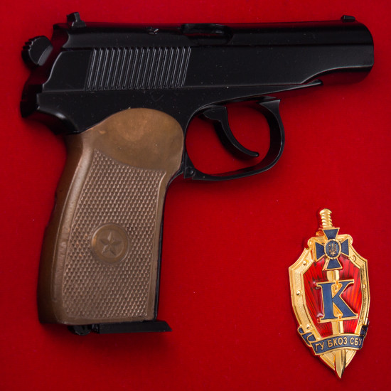 Сувенір "Пістолет Макарова та емблема БКОП СБУ"