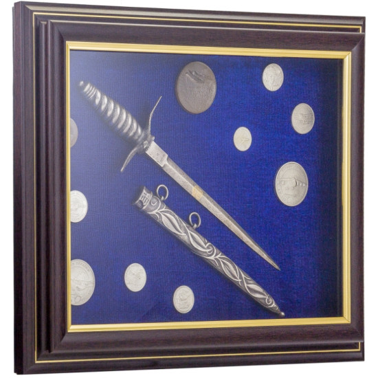 Композиція "Кортик та літаки" (посріблені репліки кортика, монет та медалей)