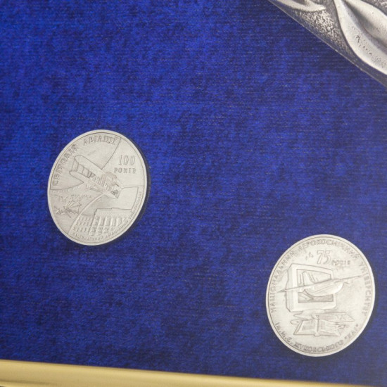 Композиція "Кортик та літаки" (посріблені репліки кортика, монет та медалей)