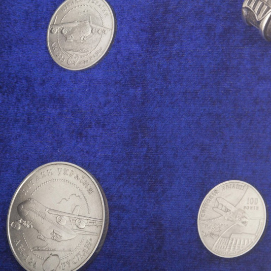 Композиція "Кортик та літаки" (посріблені репліки кортика, монет та медалей)