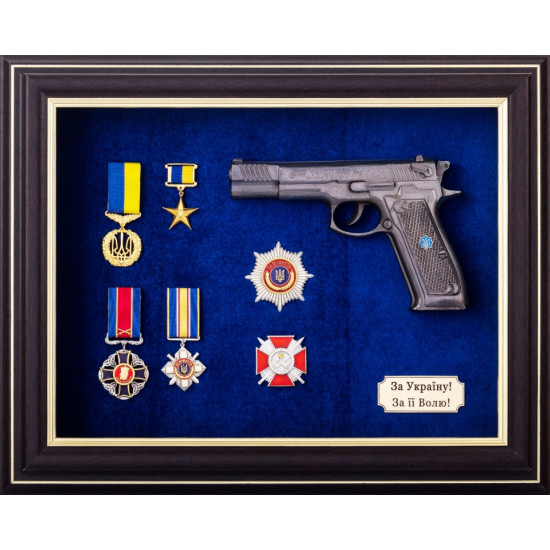 Сувенір "Пістолет Форт з нагородами"