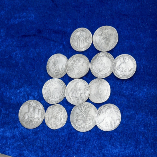 Панно "Україна – козацька держава" з репліками музейних предметів у металі з позолотою, срібленням та інкрустацією