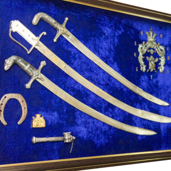 Історичний подарунок з репліками шабелі Івана Мазепи, шаблі кінця XVII-XVIII ст. (Персія) та шаблі XVIII ст. Річ Посполитої