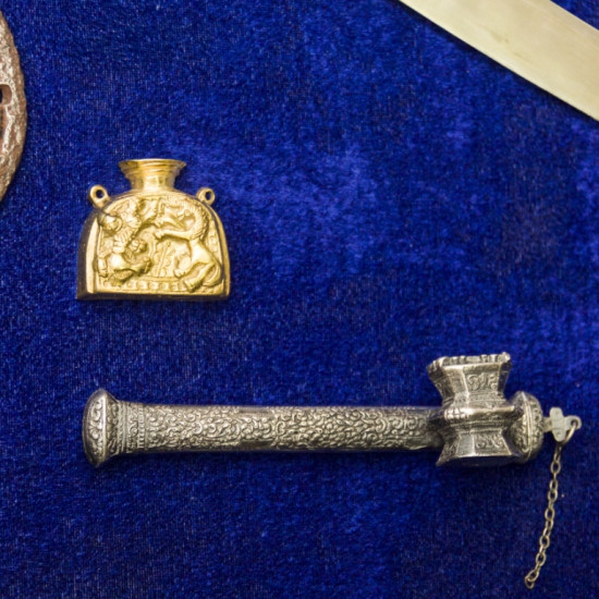 Історичний подарунок з репліками шабелі Івана Мазепи, шаблі кінця XVII-XVIII ст. (Персія) та шаблі XVIII ст. Річ Посполитої