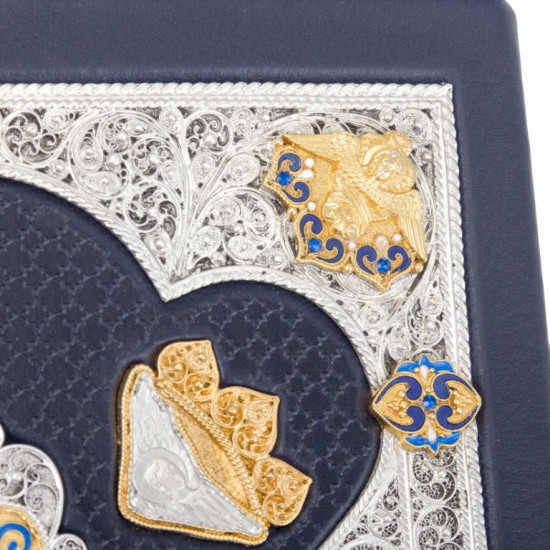 Біблія з позолоченим хрестом