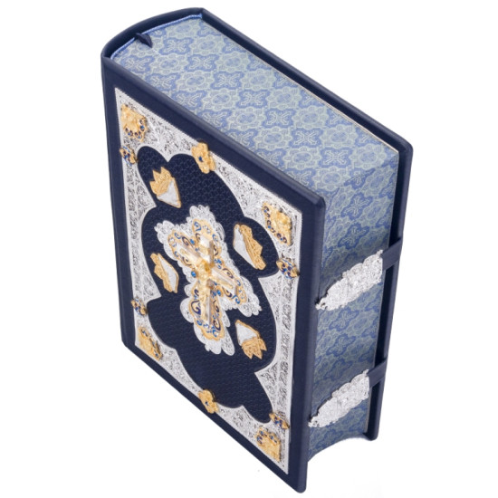 Біблія з позолоченим хрестом