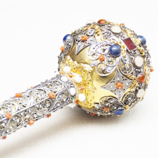 Булава з інкрустацією дорогоцінним камінням у подарунковому футлярі 