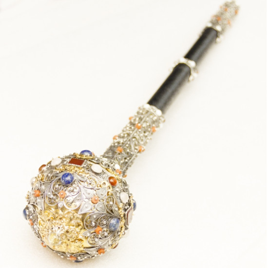 Булава з інкрустацією дорогоцінним камінням у подарунковому футлярі 