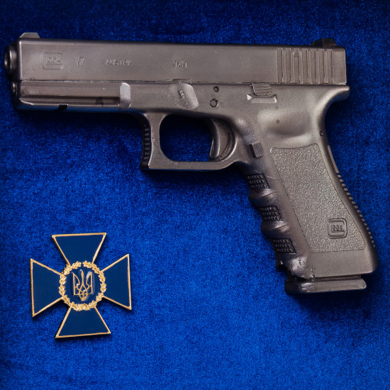 Сувенір "Пістолет Glock та емблема СБУ"