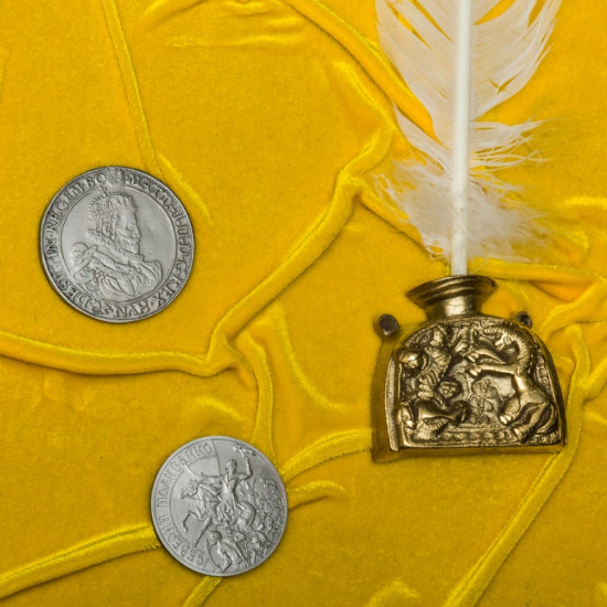 Панно "Україна - козацька держава" з репліками шаблі І. Мазепи та козацького пістоля