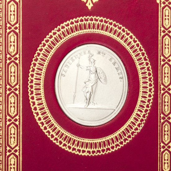 Подарункове видання "Велика книга жіночої мудрості" з металевою посрібленою копією медалі з зображенням Афіни Паллади