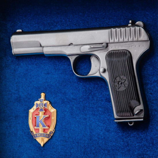 Сувенір "Пістолет ТТ та емблема БКОП СБУ"
