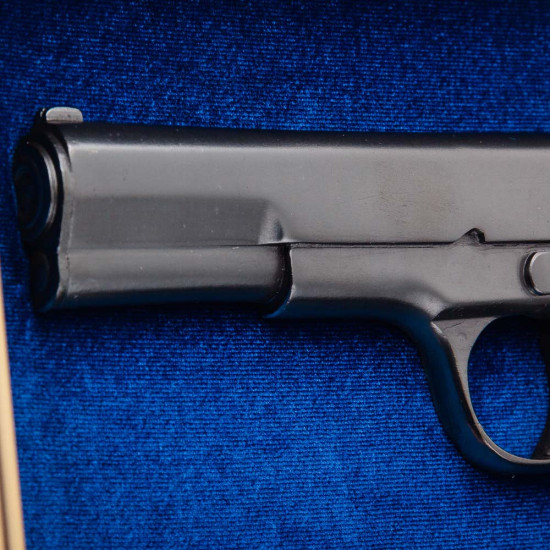 Сувенір "Пістолет ТТ та емблема БКОП СБУ"