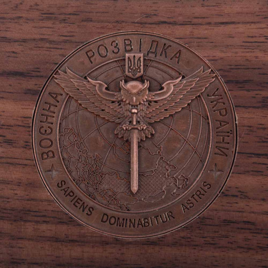  Футляр для монети 45 мм з деревини цінних порід "Воєнна розвідка України". (Можливе виготовлення з індивідуальним логотипом)