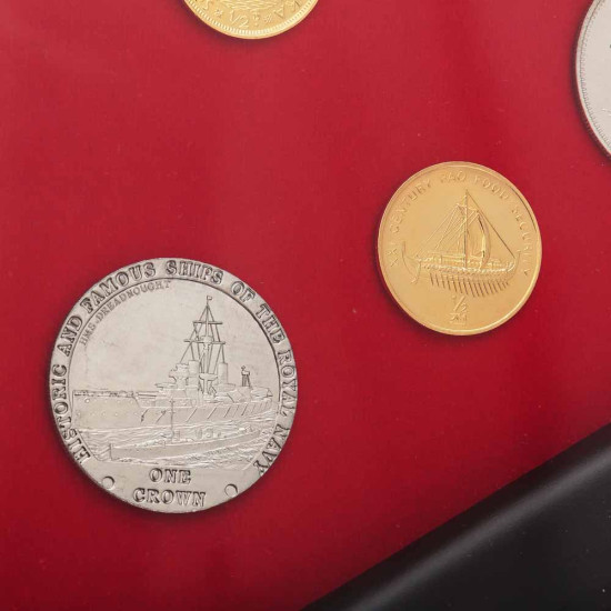 Подарунковий набір «Кортик та кораблі» з репліками кортика та колекційних монет.