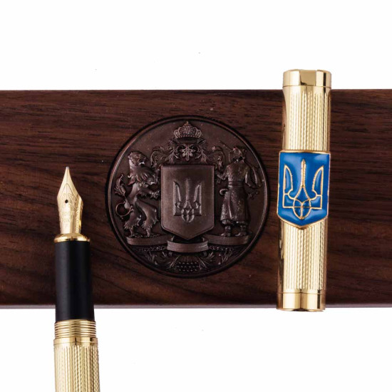 Подарунок "Ручка з мініатюрою "Український Тризуб" (ручка TENSO з ювелірною мініатюрою, футляр з мідним Гербом)