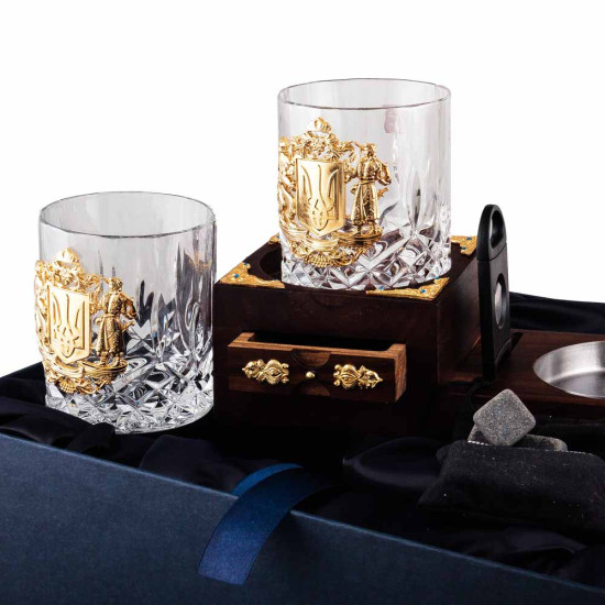 Подарунковий набір для віскі "Черчилль і Тризуб: тост за Україну". (2 кришталеві келихи  Cristalleria Italiana, гільйотина для сигар, камені для віскі).