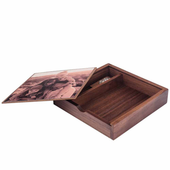 Подарунок "Щасливі миттєвості життя" (USB-флеш-накопичувач у дерев'яній коробці з сублімацією на металі та посрібленим декором)