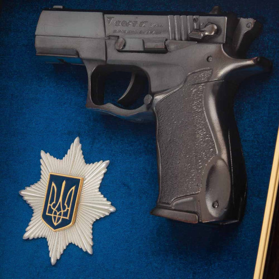 Сувенір "Пістолет Форт та знак Національної поліції України"