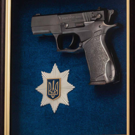 Сувенір "Пістолет Форт та знак Національної поліції України"