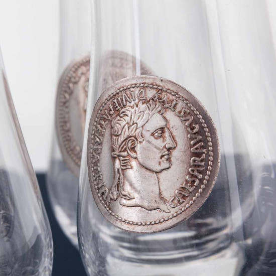 Подарунковий набір"Римські імператори"  з 6 келихів для віскі з посрібленими репліками античних монет