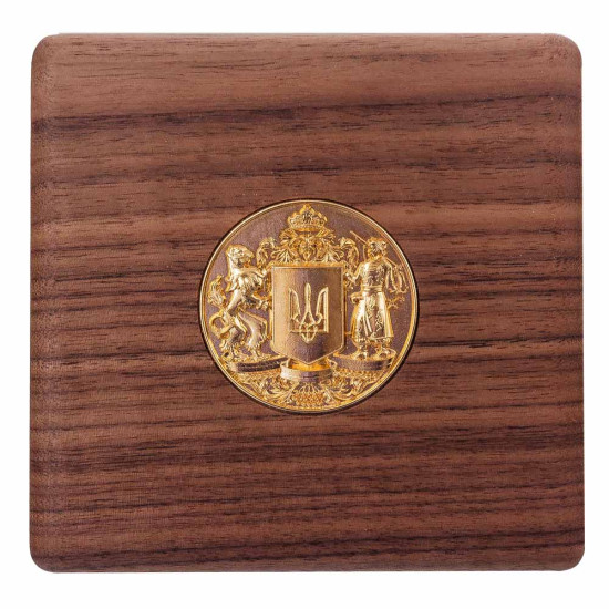 Пам'ятна монета-оберіг "Надія та оновлення" у дерев'яному футлярі з металевою позолоченою накладкою із зображенням Великого Державного Герба