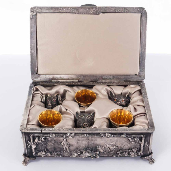 Подарунковий набір "Мисливський Трофей". Срібна скриня (невідомий автор) з ритонами від Ювелірного Дому Андрія Ковалика