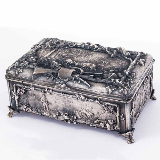 Подарунковий набір "Мисливський Трофей". Срібна скриня (невідомий автор) з ритонами від Ювелірного Дому Андрія Ковалика