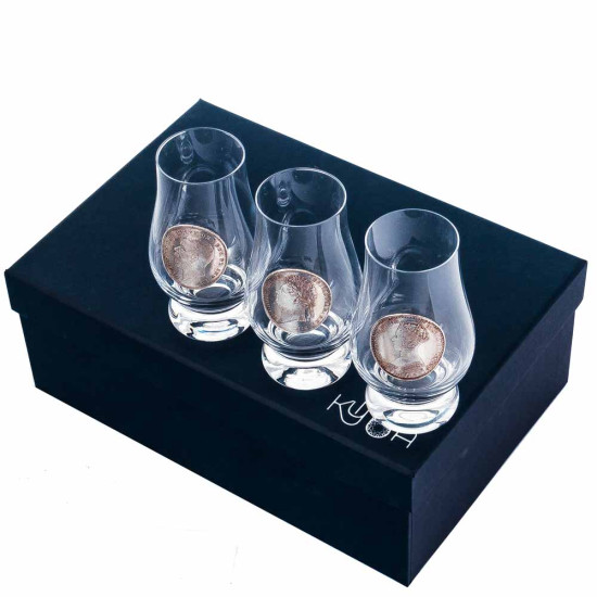 Подарунковий набір з 3-х келихів для віскі "Правителі Великої Британії" з посрібленими металевими репліками монет