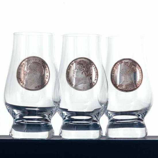 Подарунковий набір з 3-х келихів для віскі "Правителі Великої Британії" з посрібленими металевими репліками монет
