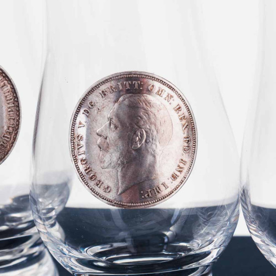 Подарунковий набір з 3-х келихів для віскі "Правителі Великої Британії" з посрібленими металевими репліками монет