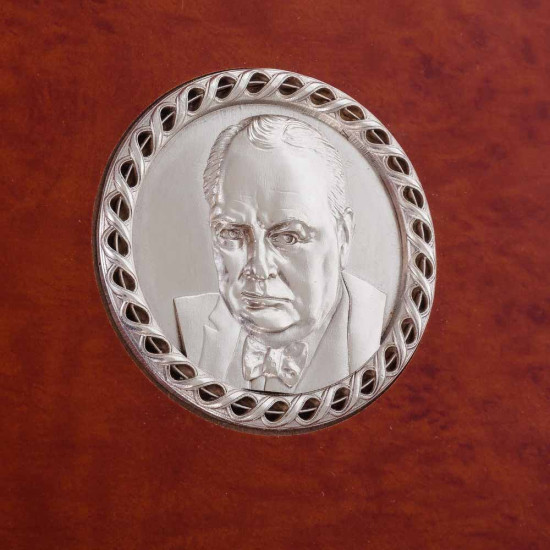 Подарунок "Х'юмідор".  Скринька для сигар з посрібленою медалью з зображенням В. Черчилля