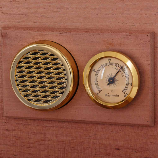 Подарунок "Х'юмідор".  Скринька для сигар з посрібленою медалью з зображенням В. Черчилля