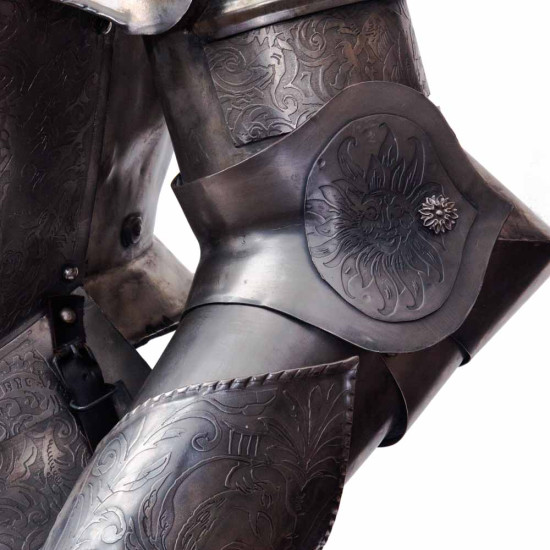 Декоративний лицарський обладунок максиміліанівського типу 