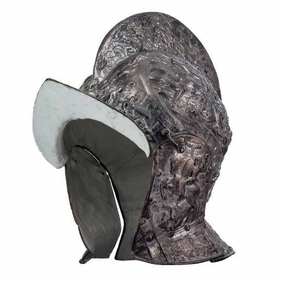 Декоративний металевий посріблений шолом пізнього Середньовіччя та Ренесансу