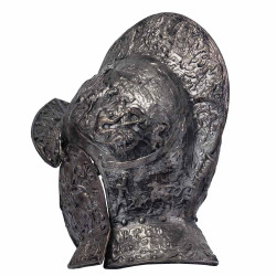 Декоративний металевий посріблений шолом пізнього Середньовіччя та Ренесансу