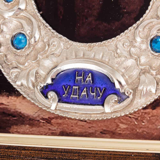 Подарункова композиція "На удачу: символ щастя на фоні ідилії кохання"