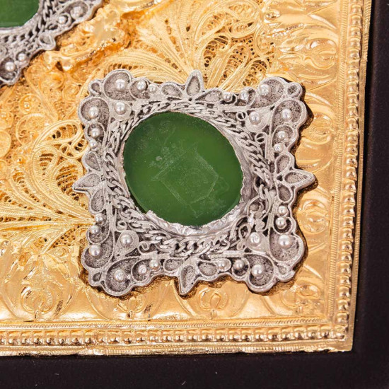 Подарункове видання "Козацька Україна: печатки, герби, знаки та емблеми кінця XV-XVIII століть" у коштовному декорі з позолотою з інкрустацією та емалями