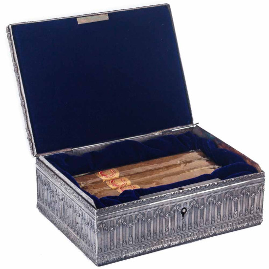 ﻿Посріблена скринька з сигарами "Набір для джентльмена"