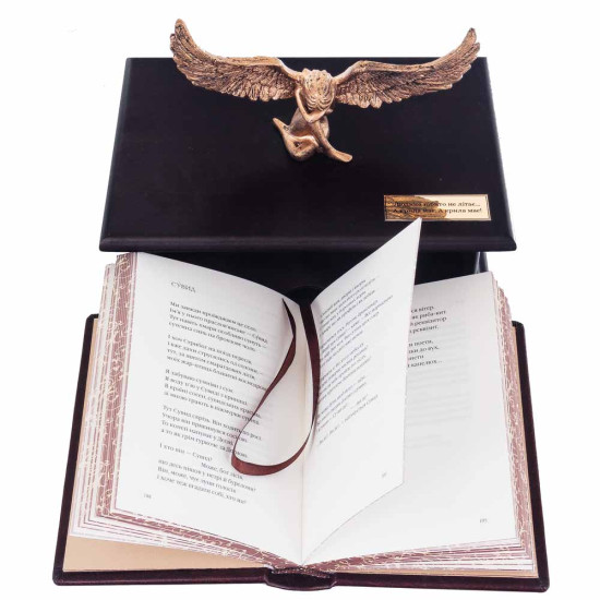 Подарунковий набір "Збірка поезій Ліни Костенко у дерев'яному футлярі з птахом"