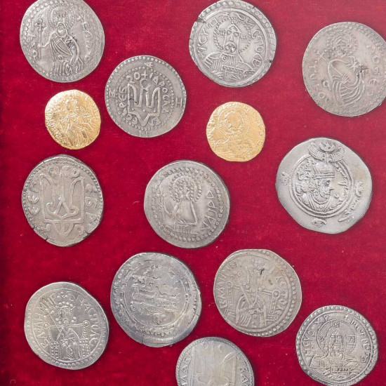 Історична композиція "Святі рівноапостольні Ольга і Володимир та монети Київської Русі"