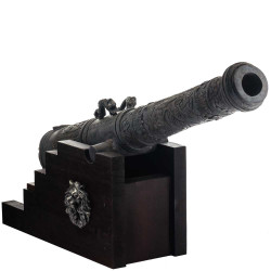 Історична композиція "Гармата на лафеті з левами"