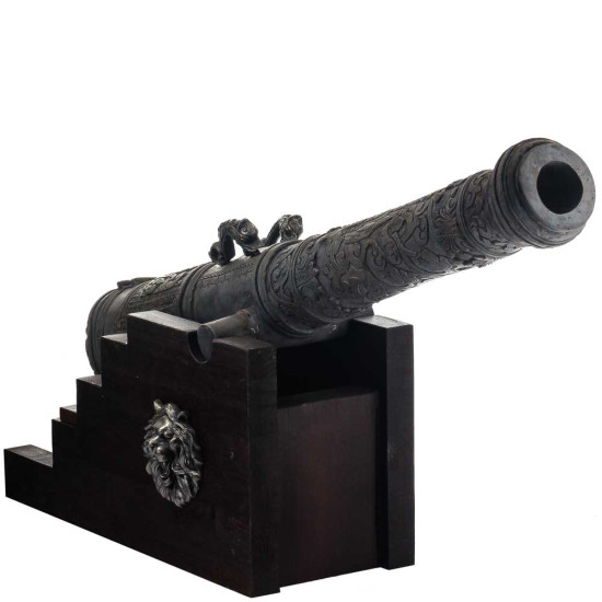 Історична композиція "Гармата на лафеті з левами"