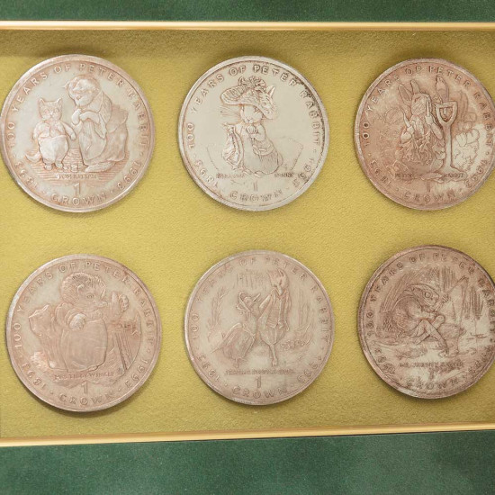 Композиція "Казковий кролик з колекцією монет"