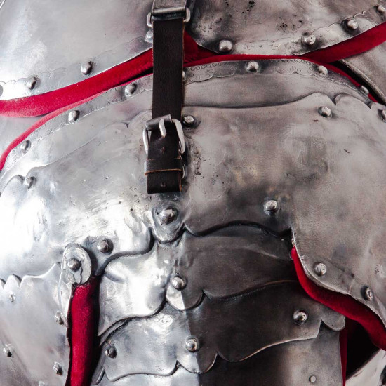 Обладунки польського крилатого гусара на постаменті. Історична реконструкція (метал, сріблення, позолота)