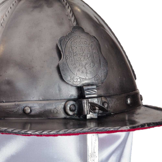 Обладунки польського крилатого гусара на постаменті. Історична реконструкція (метал, сріблення, позолота)