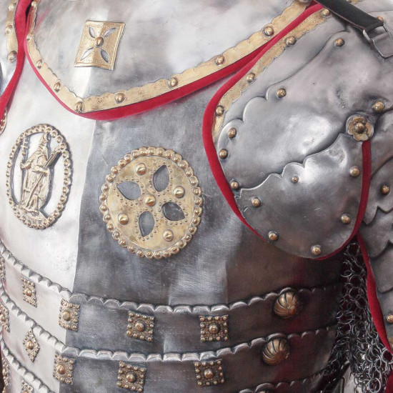 Обладунки польського крилатого гусара на постаменті. Історична реконструкція (метал, сріблення, позолота)