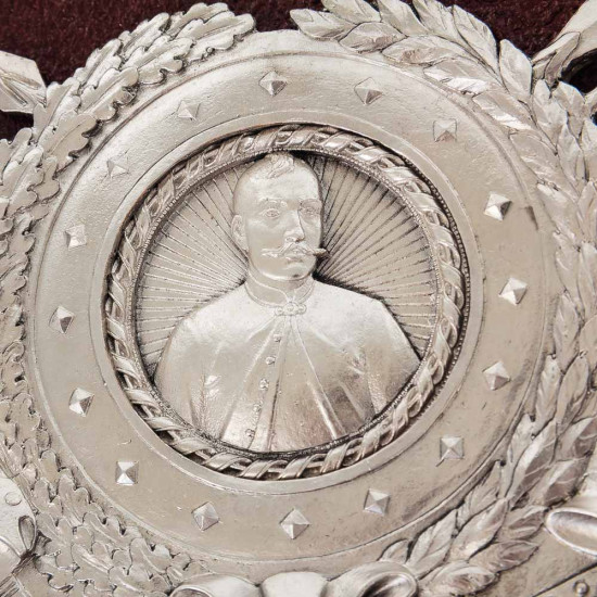 Пернач Олександра Якубовича у подарунковому футлярі